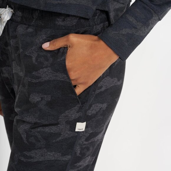 Vuori Performance Jogger Women's DreamKnit™ Joggers Black Camo Small - Picture 7 of 9